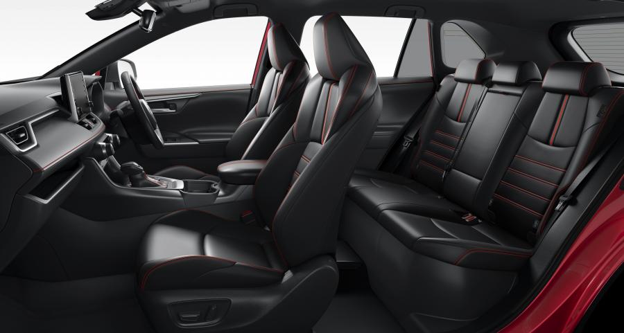 Интерьер Toyota RAV4 PHV 2020 года  (JP) (фото 10 из 16)